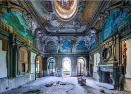 EL SALON DE BAILE- LOST PLACE